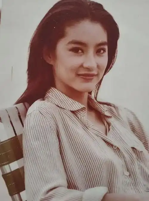 林青霞和秦祥林林青霞的学生装林青霞17岁林青霞小时候林青霞小时候