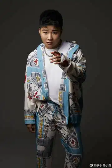 04 查看更多 a 微关系 她的关注(291) 侃侃而娱 娱乐圈八卦大站 星