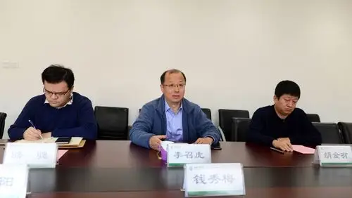 李召虎代表学校欢迎钱秀梅一行来我校交流访问,并介绍了我校在银川