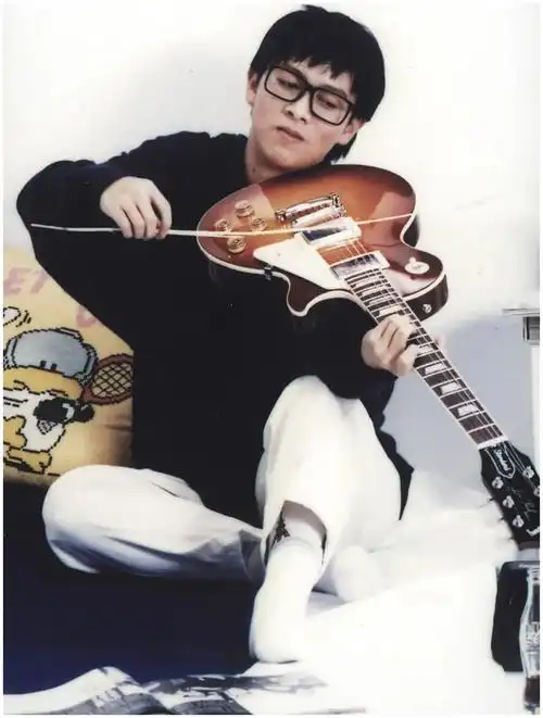 张雨生:妹妹15岁溺水去世,自己31岁车祸身亡,母亲孤苦伶仃