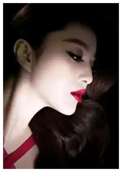 范冰冰侧颜已经够美,但最后那两个却有着迷人的后脑勺和侧脸