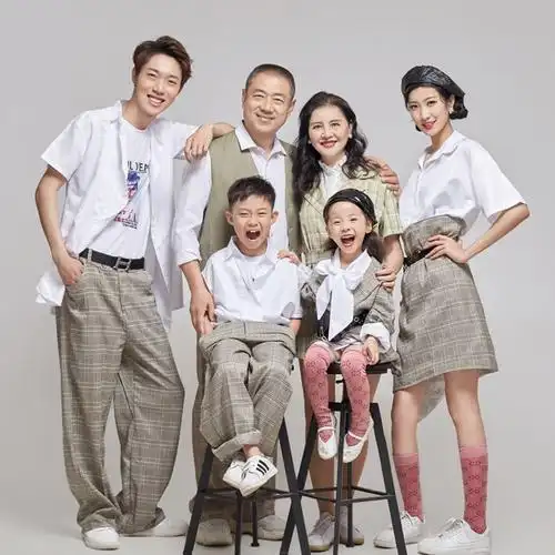 影楼新款亲子装2021儿童拍照服装时尚韩版全家福主题摄影服饰