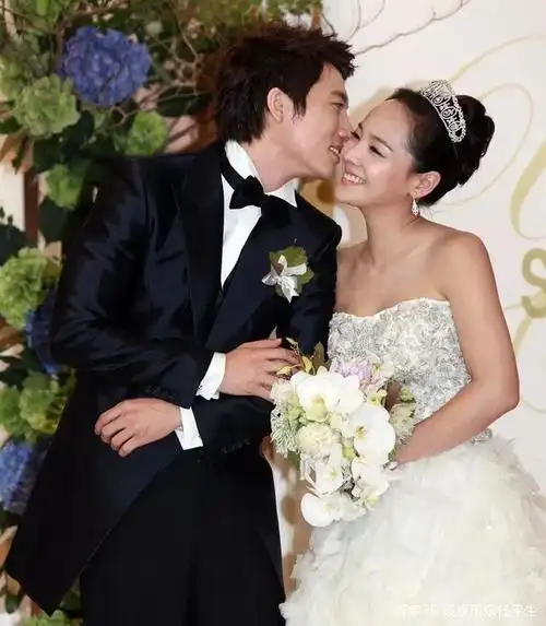 初代女团的"门面担当"柳真主演《顶楼》,你的童年女神又回来了