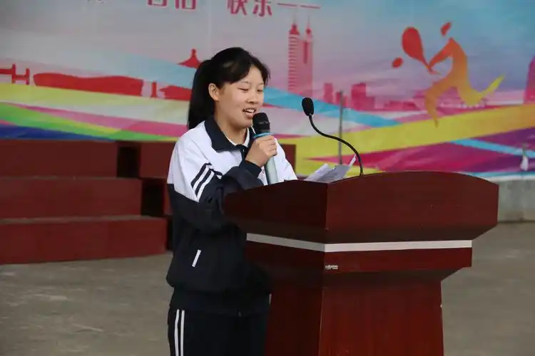 【安阳县实验中学】我校高二年级举行成人礼活动