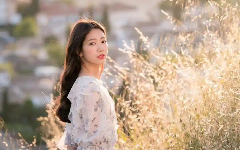 朴信惠《阿尔罕布拉宫的回忆》剧照图片壁纸