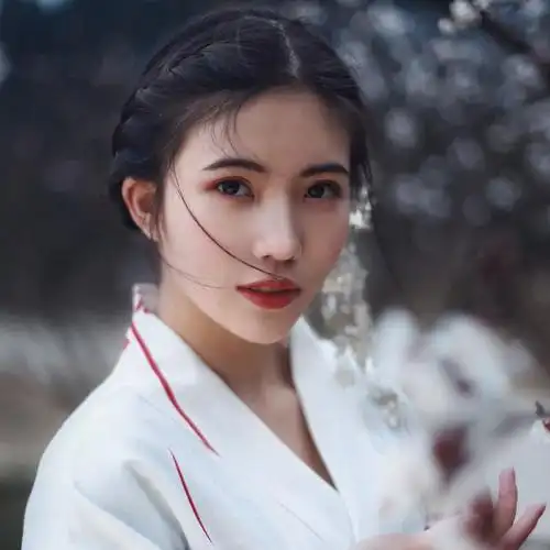 唯美吹箫的白衣古风美女头像,太仙了