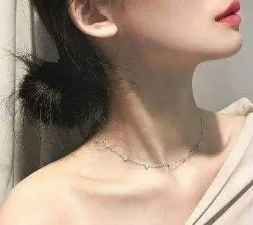 女人若能学会这3招轻松瘦出锁骨穿什么衣服都会很好看