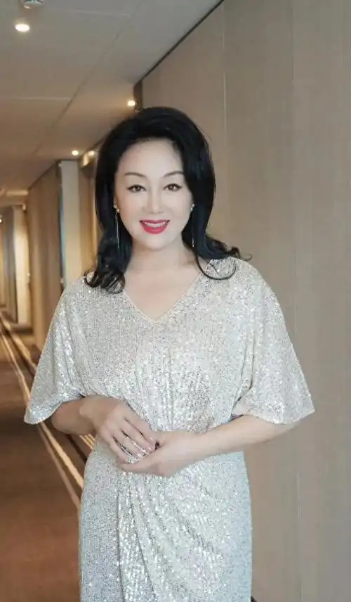回顾王姬嫁初恋高峰儿女双全风光背后有泪珠