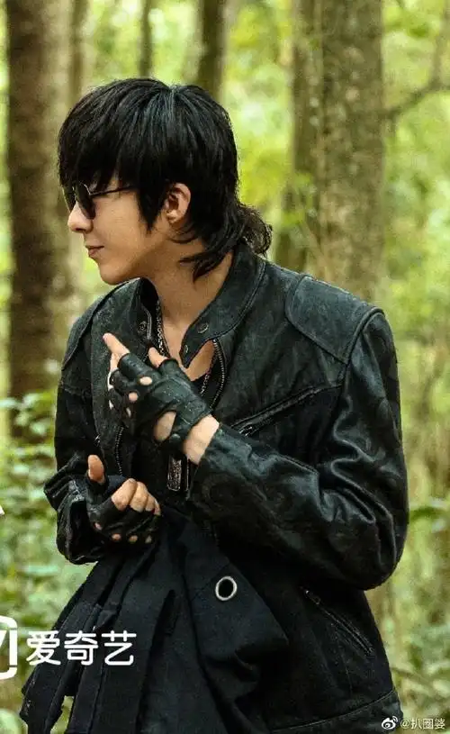 刘宇宁黑眼镜##刘宇宁微博直播惊喜官