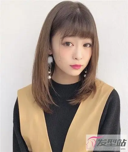 尴尬期长度的发型,简约自然好打理,特别是将头发打造内扣弧度之后