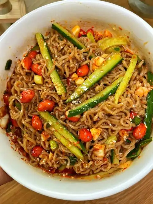 夏天就想吃一口凉拌面60酸辣过瘾太好吃啦