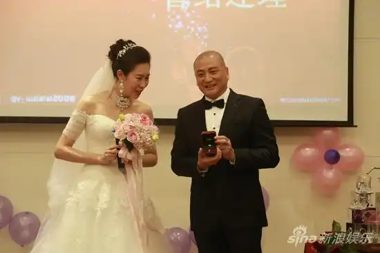 汤镇业加油吧新郎为爱妻办宫廷婚礼