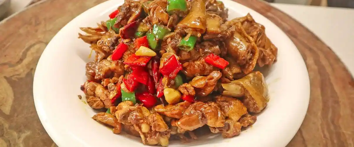 原创生炒鸡的家常做法食材简单营养丰富鲜嫩入味值得推荐