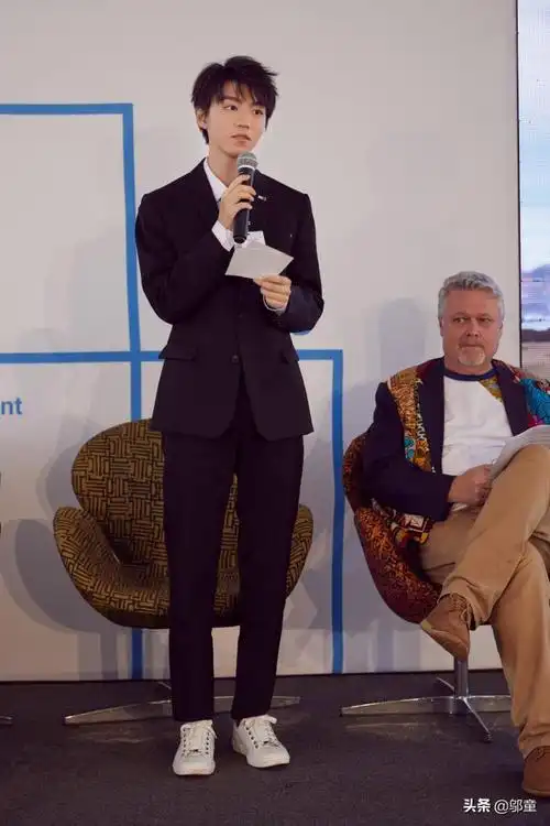 王俊凯升高,王俊凯最新西装图中182cm身高被拍成170cm