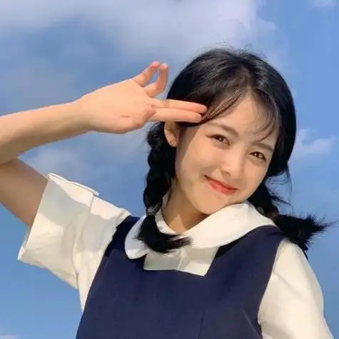 女生头像给九月一个热情洋溢的微笑