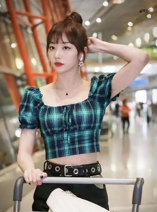 美人计为什么孔雪儿只喜欢披肩卷发