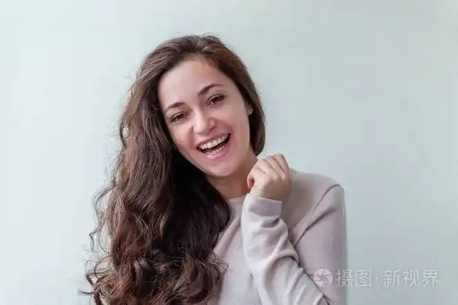 积极的人的情感面部表情肢体语言