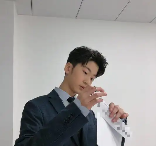 13岁天天近照,西装打领带霸道总裁范十足,网友都在喊话田亮