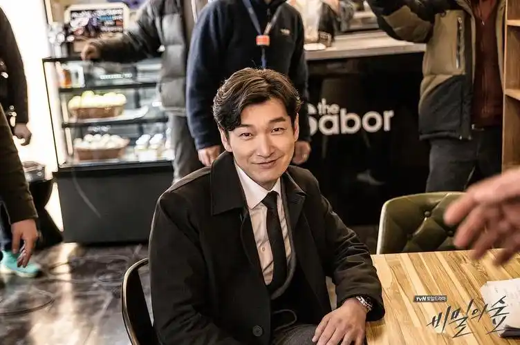 推荐韩剧《秘密森林》曹承佑裴斗娜主演