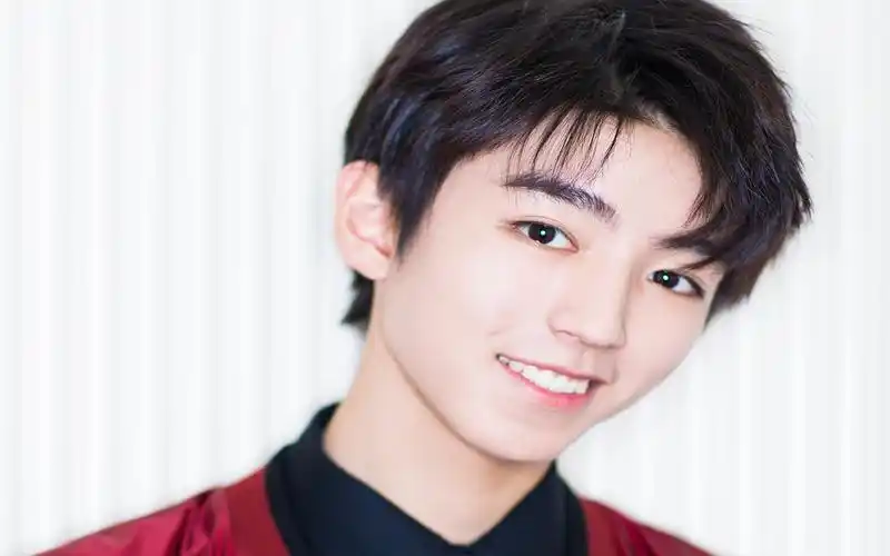 王俊凯探索斯沃琪的世界