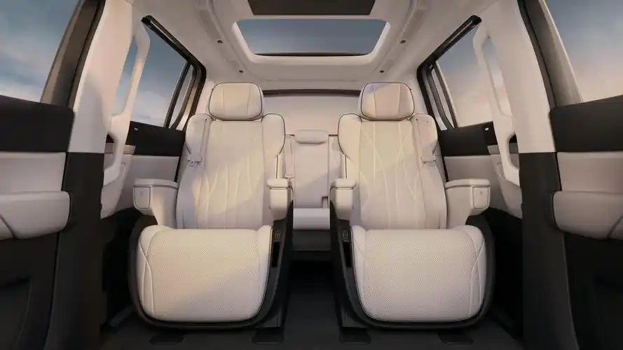 小鹏 x9 的内饰终于有官图了,透露了两个信息: 看图2 和图3 就知道,它