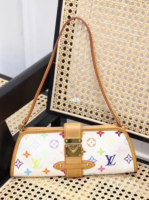 lv白三彩晚宴包