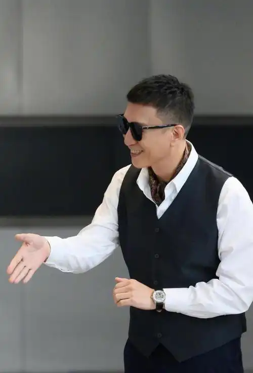 扫黑风暴孙红雷大哥大气质出众西装搭配太有气场真帅