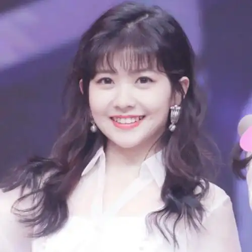 5月17日 10:24   关注  #赖美云# 二传注明堆糖沈筱 女爱豆头像