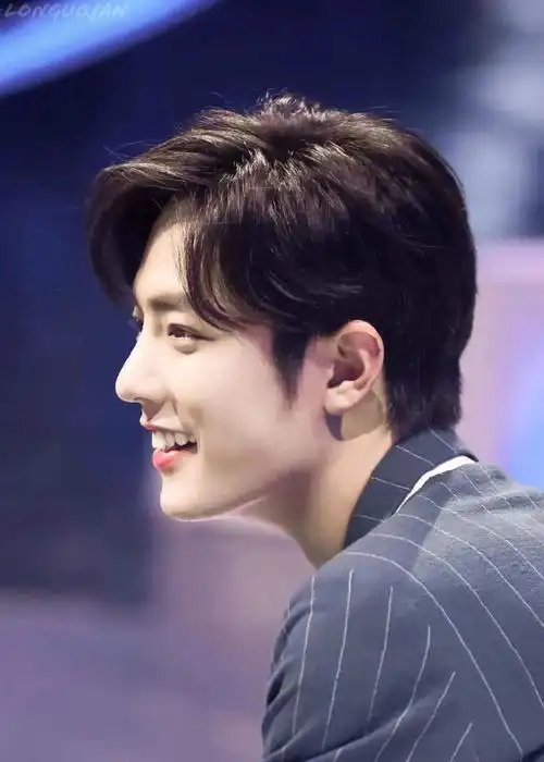 日常见肖战#肖战侧颜杀小合集～流畅的面部线条 精致侧脸!