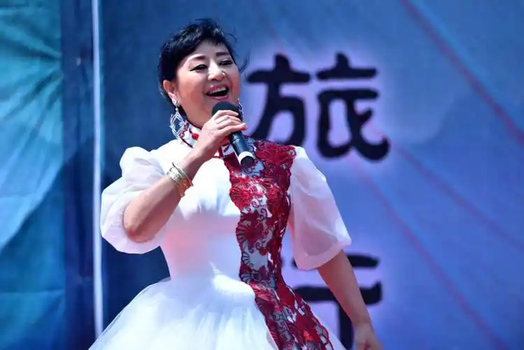 她对朱时茂动手,自曝愧对姜坤,婚礼当天就决定要离婚_殷秀梅_姜昆