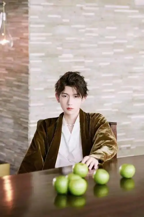 王源休闲穿搭写真##王源