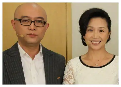 陪伴《非诚勿扰》6年,离开时让孟非挥泪的黄菡,今过的怎样