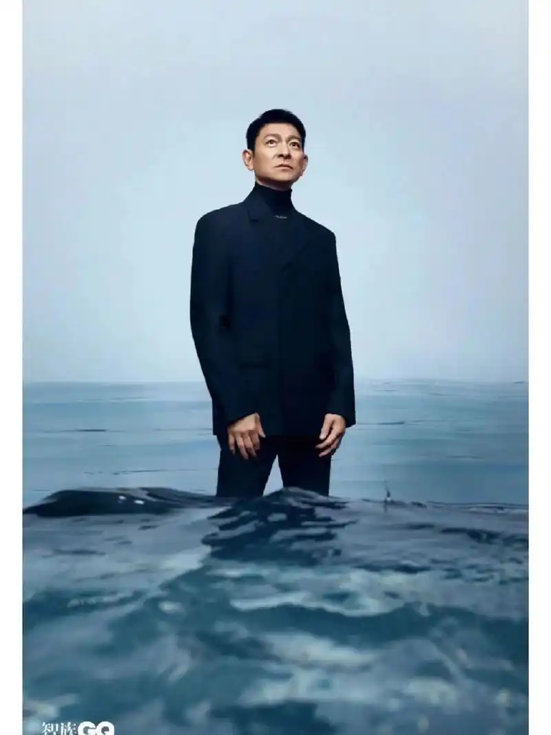 61岁刘德华最新写真照,帅爆了~ 61岁刘德华最新写真照,帅爆了