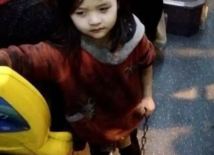 回顾小苏丽3岁被针线缝嘴5岁被虐死母亲出狱后将其挫骨扬灰