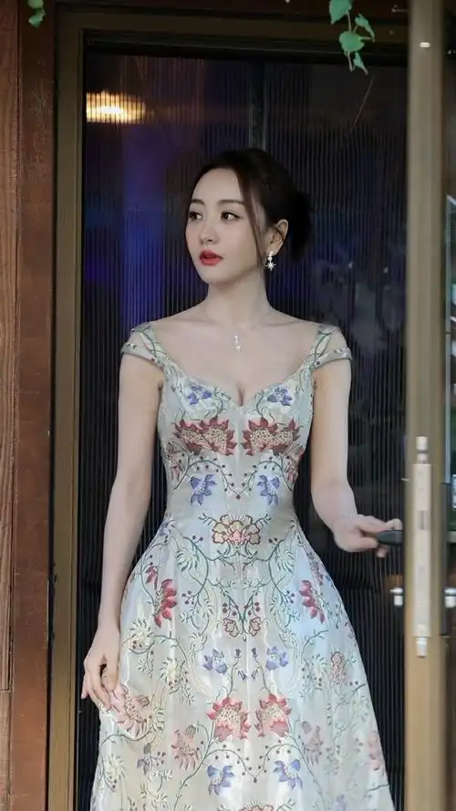 杨蓉自己吓自己