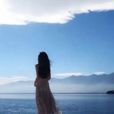 女生头像背影唯美海边一个人孤独背影图片女