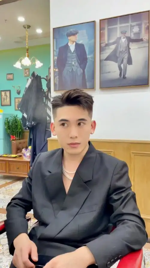 港风三七分造型