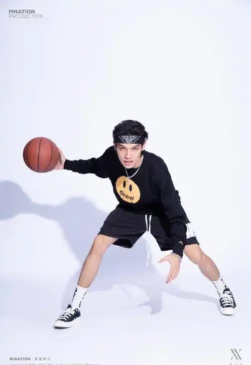 黄旭熙|钱锟|符龙飞丨肖俊|董思成爱看爱豆们清澈的眼睛和明朗的笑容