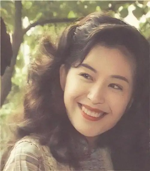 伍咏薇年轻时的美图