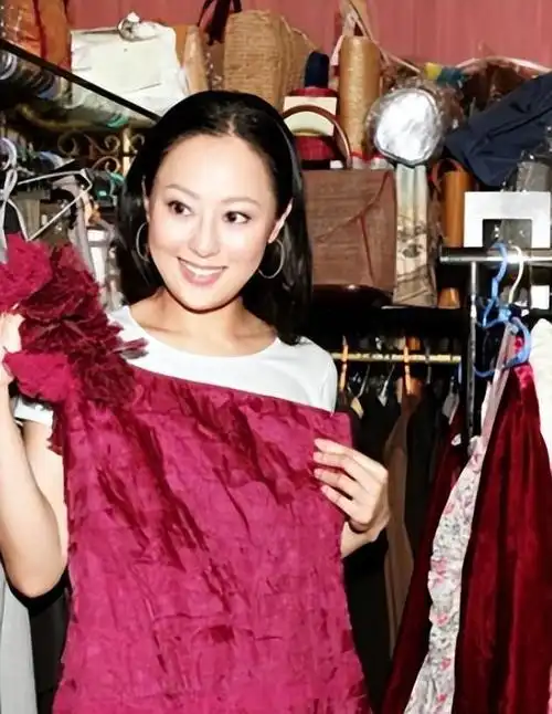 她是香港第一妖女,同时交往五任男友,买垮两任前夫上亿资产