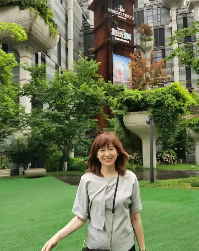 台湾中天主播周玉琴去上海游苏州河,才认识的这么一栋别出心裁的建筑