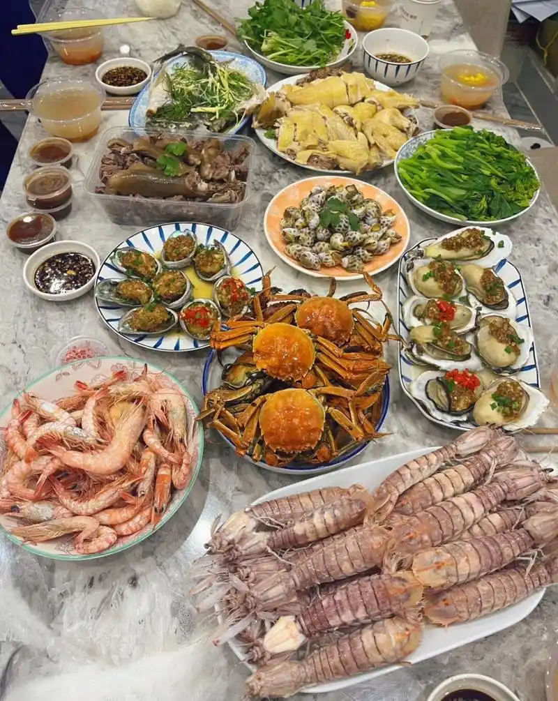 95当家人围坐在一起,共享一场丰盛的海鲜家宴时,那种幸福感简直爆棚