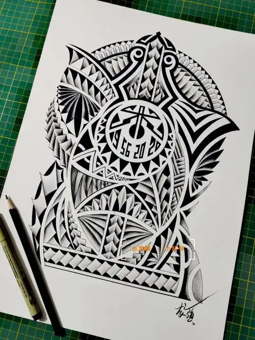 大臂用玛雅图腾