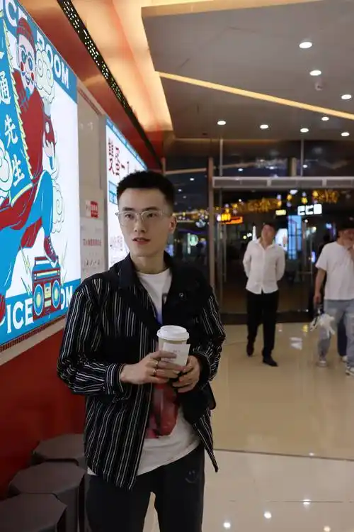 90后青年诗人洪绍乾笔若2022生活图集