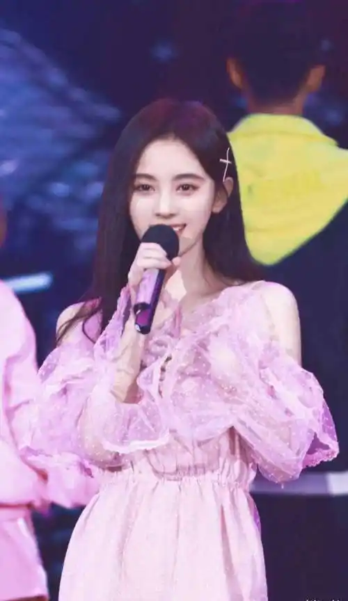 原创青春有你2鞠婧祎突然出现仅1秒钟的镜头令全网男粉沸腾女生图片节