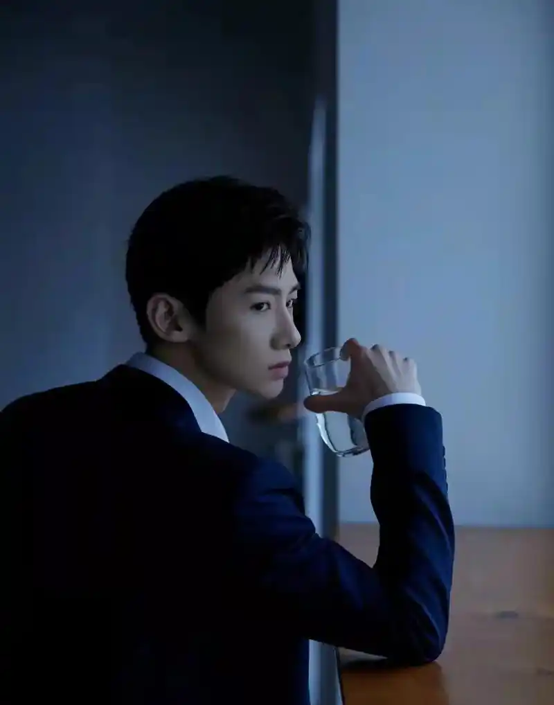 白敬亭 #壁纸分享 #侧颜 #侧颜杀 - 抖音