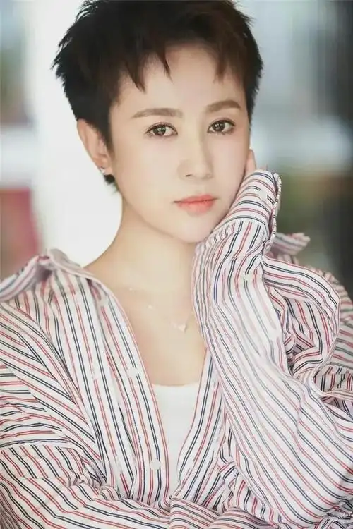 马丽写真照惊艳亮相,成熟魅力诠释无疑