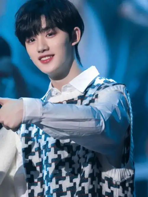 丁程鑫快乐大本营海报