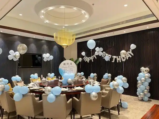 万达清香酒楼包厢小预算简单生日布置