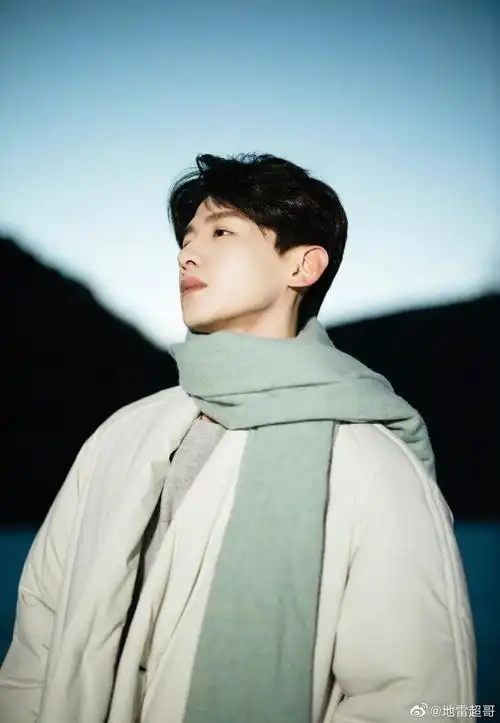 白敬亭微博写真图片